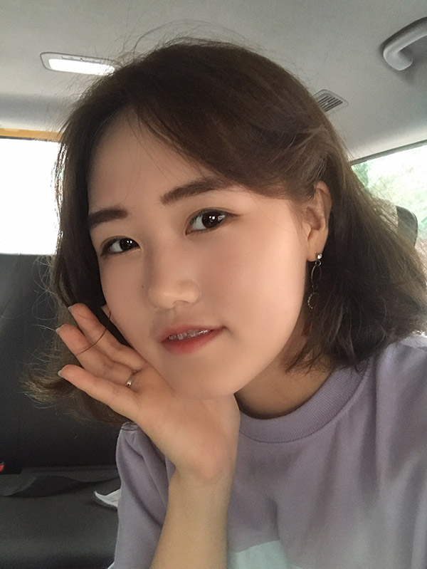 송현희 큐레이터