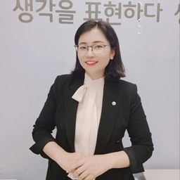 김선영 큐레이터